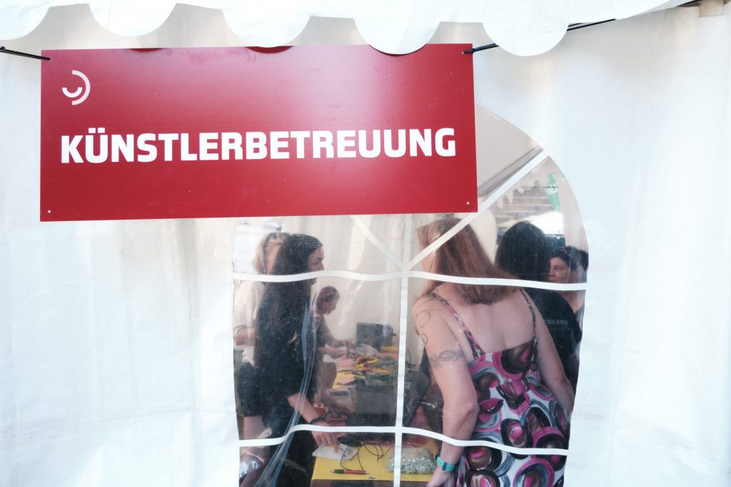 Mitarbeiter am Umsonst und Draußen
